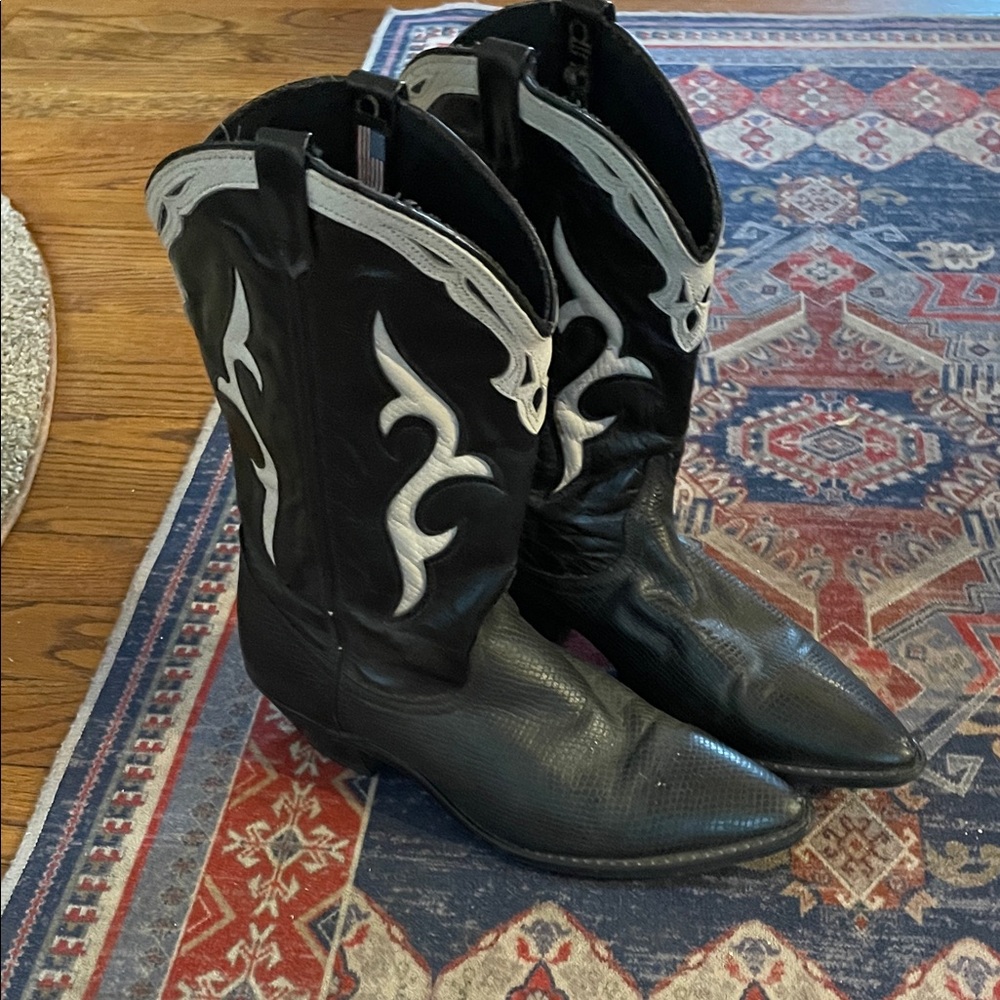 Dingo Black and White Heeled Boots